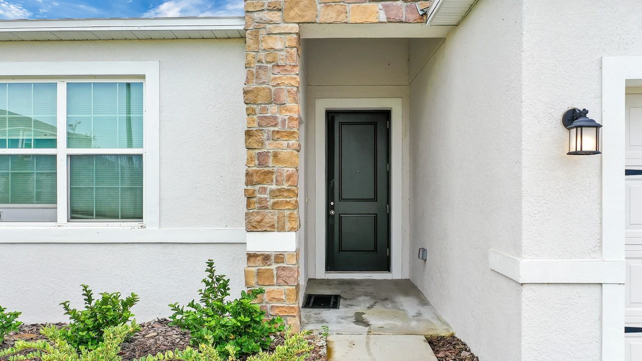 4317 Riverbend Blvd #1 - Photo 2 of 32