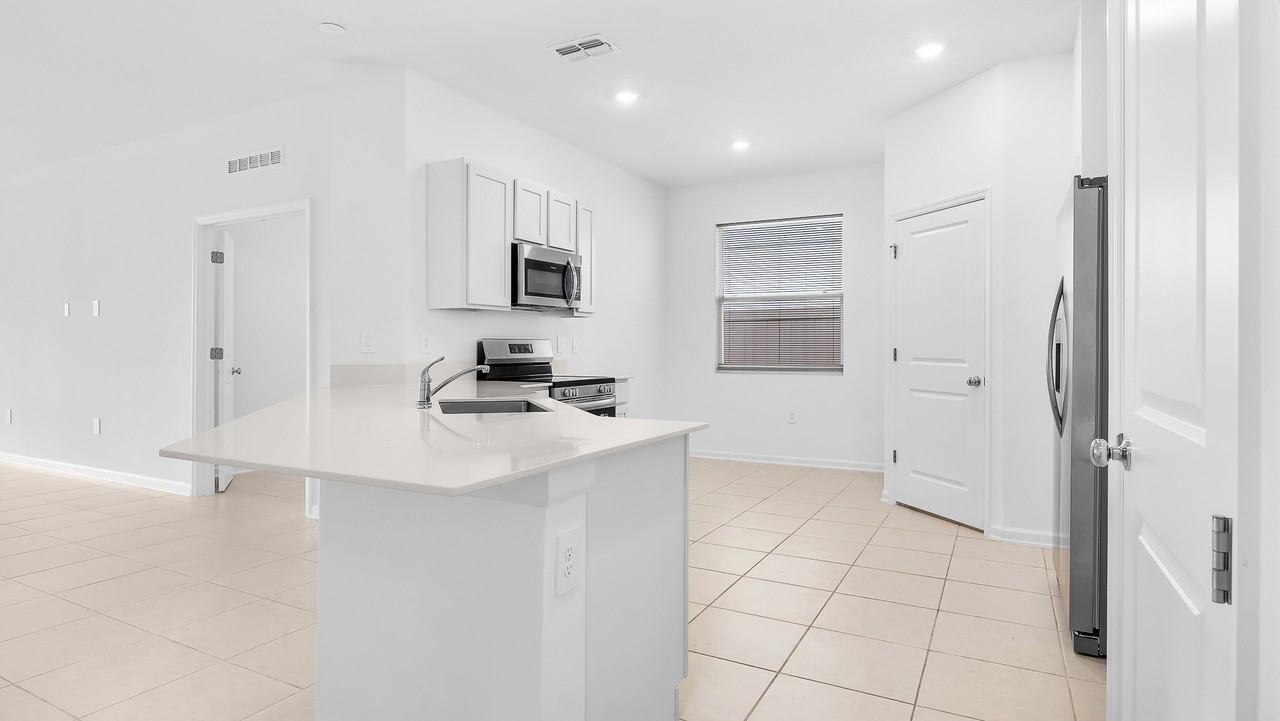 4317 Riverbend Blvd #1 - Photo 5 of 32