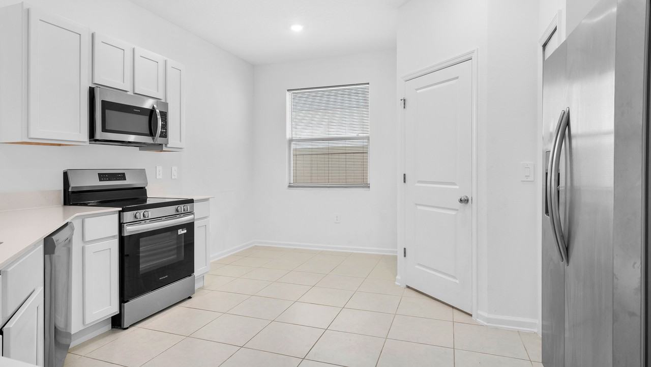 4317 Riverbend Blvd #1 - Photo 7 of 32