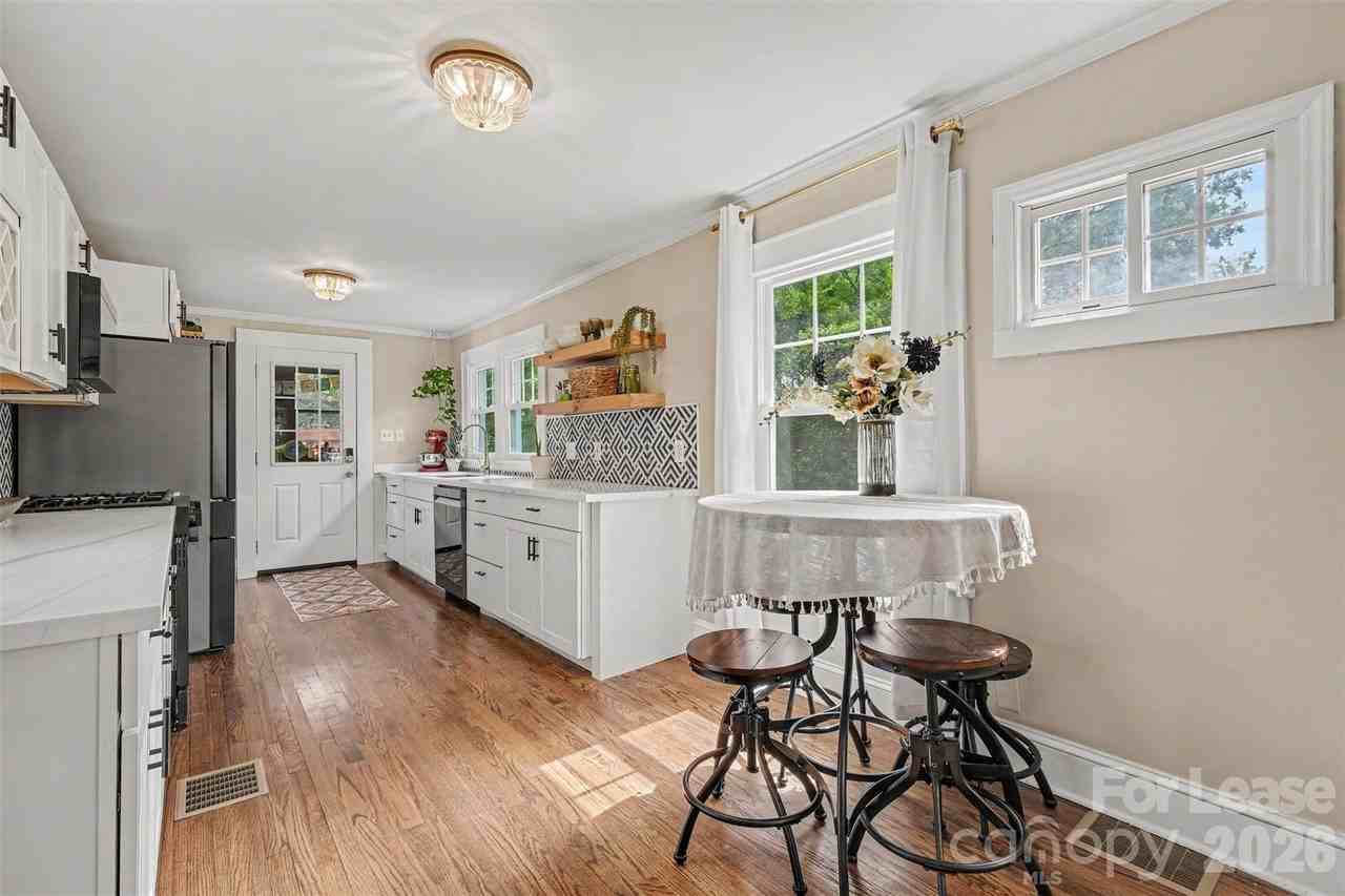 3330 Benard Ave - Photo 6 of 19