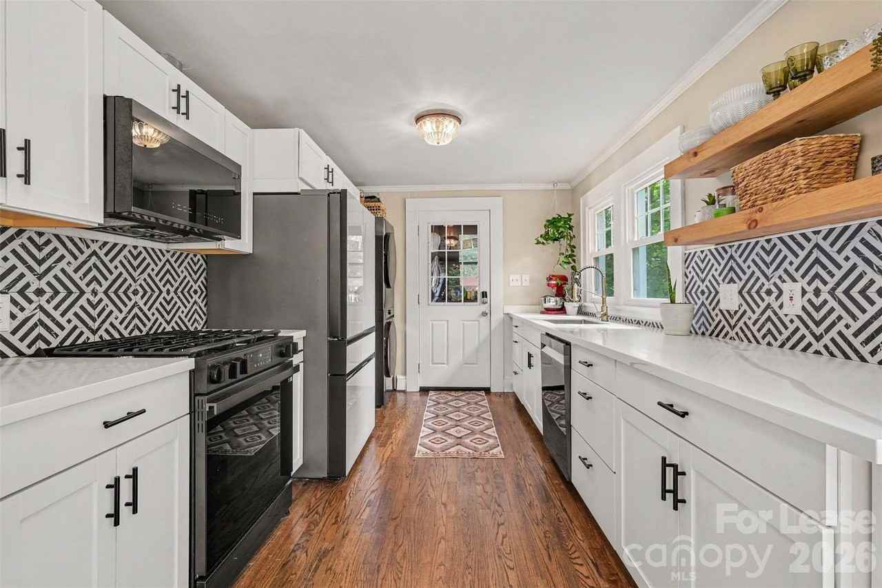 3330 Benard Ave - Photo 7 of 19