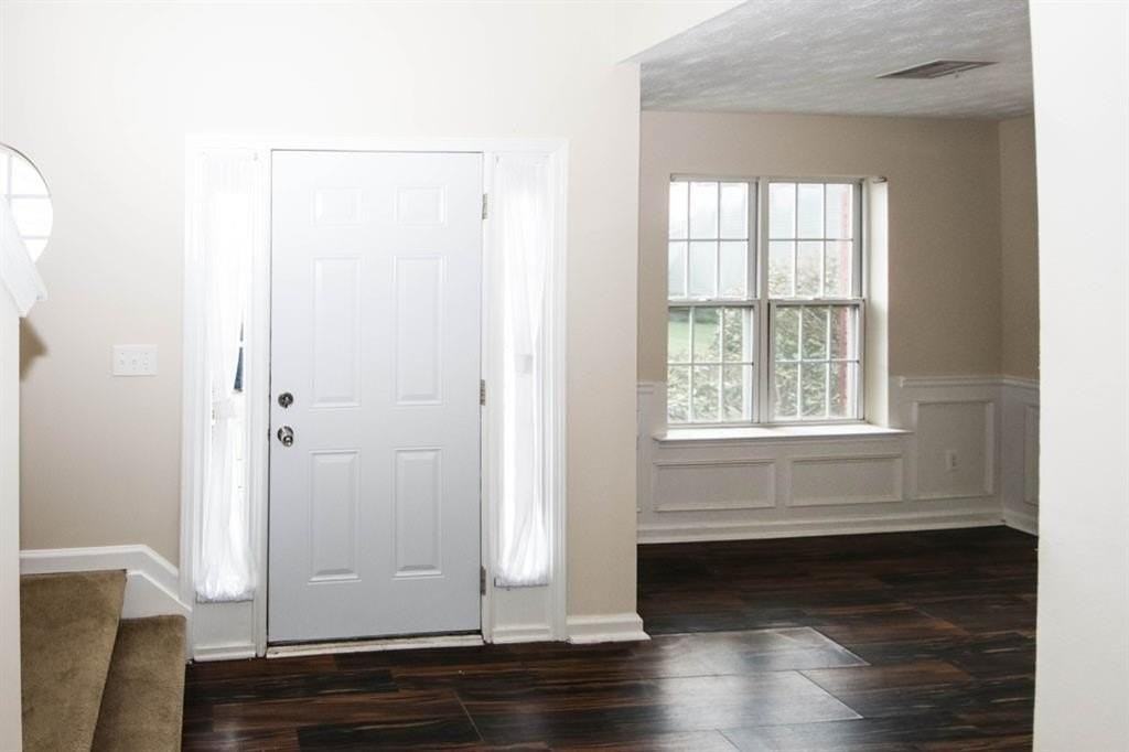1654 Oak Trace Cir - Photo 2 of 20