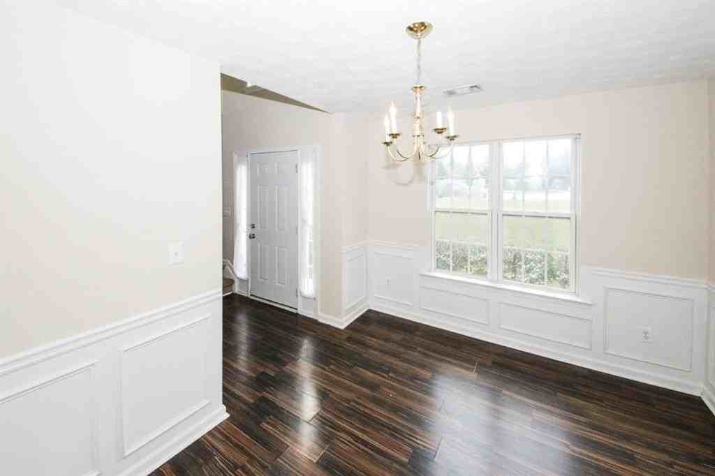 1654 Oak Trace Cir - Photo 3 of 20