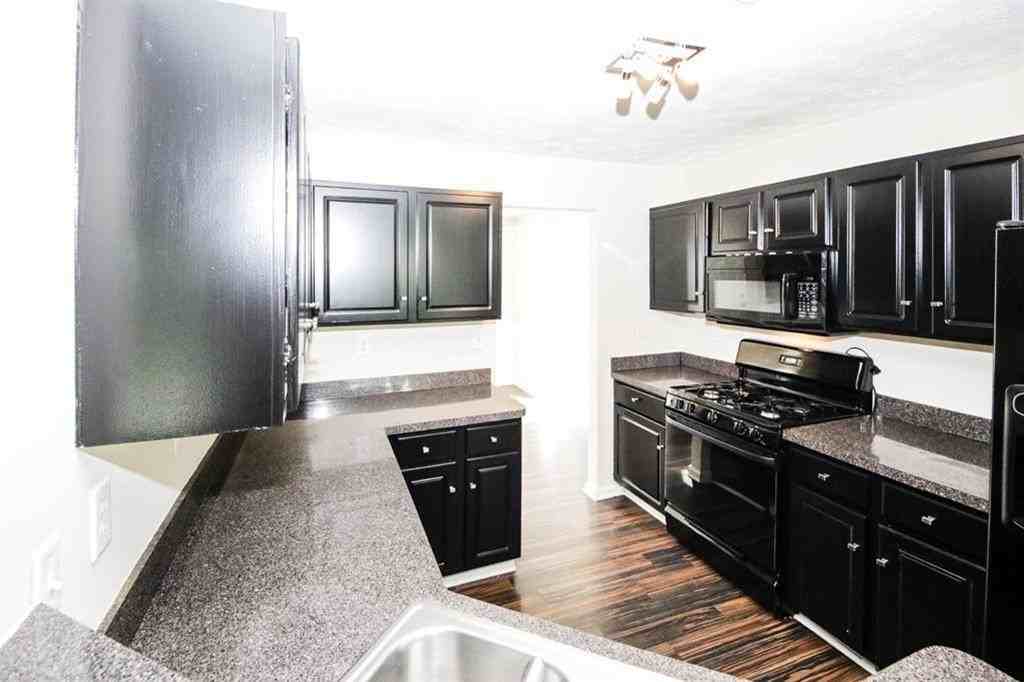 1654 Oak Trace Cir - Photo 4 of 20