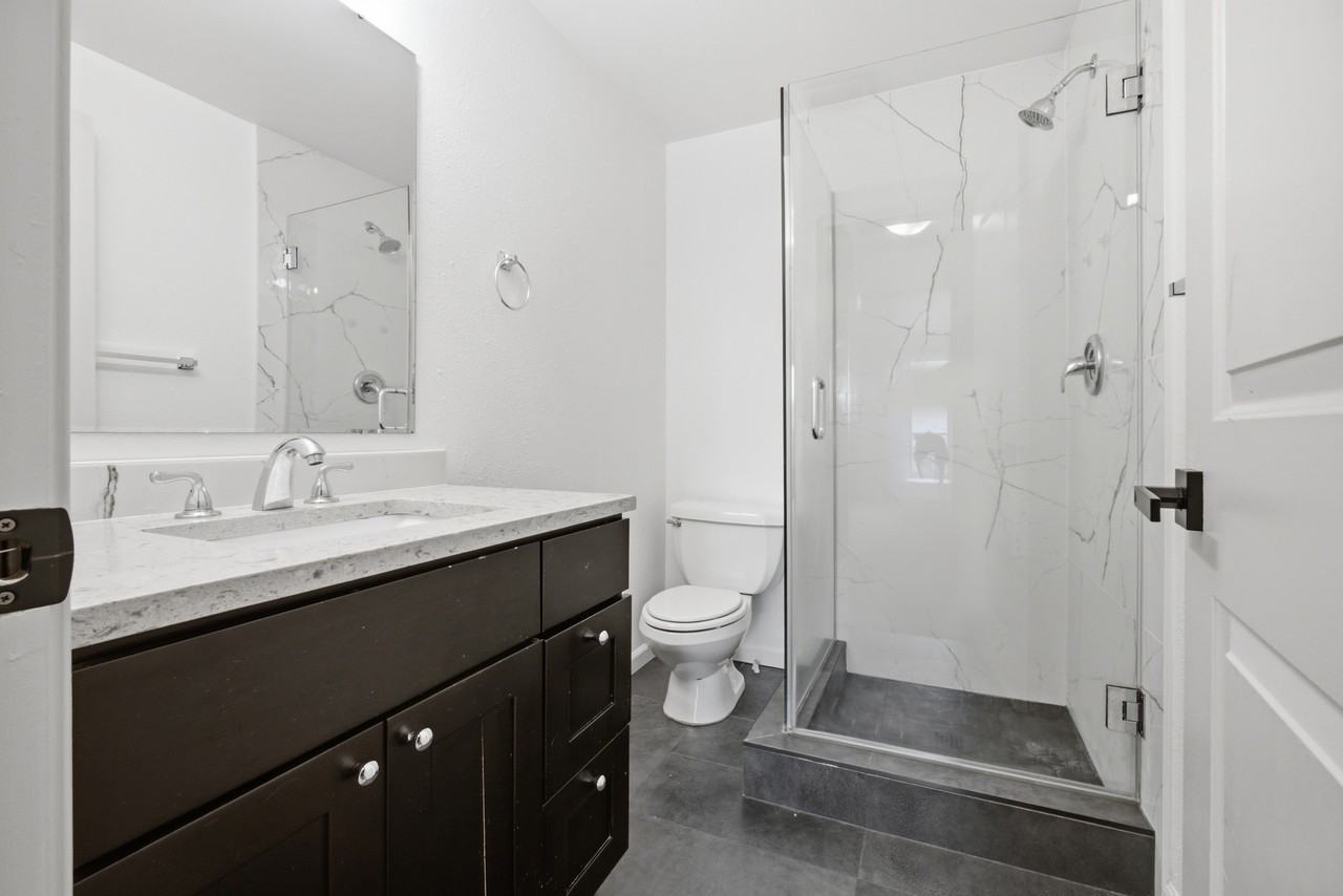 11556 Greenwood Ave N #201 - Photo 4 of 13