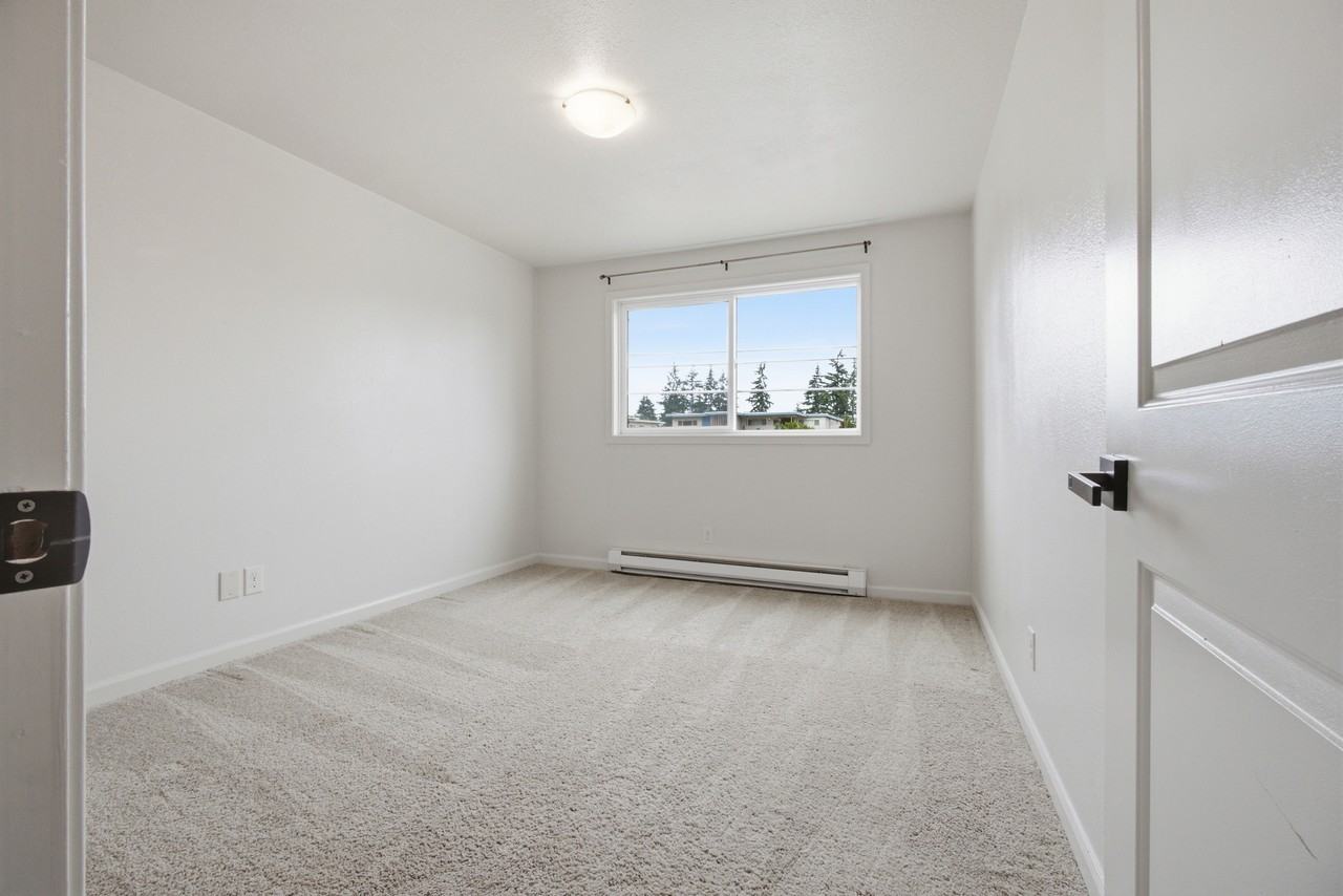 11556 Greenwood Ave N #201 - Photo 5 of 13