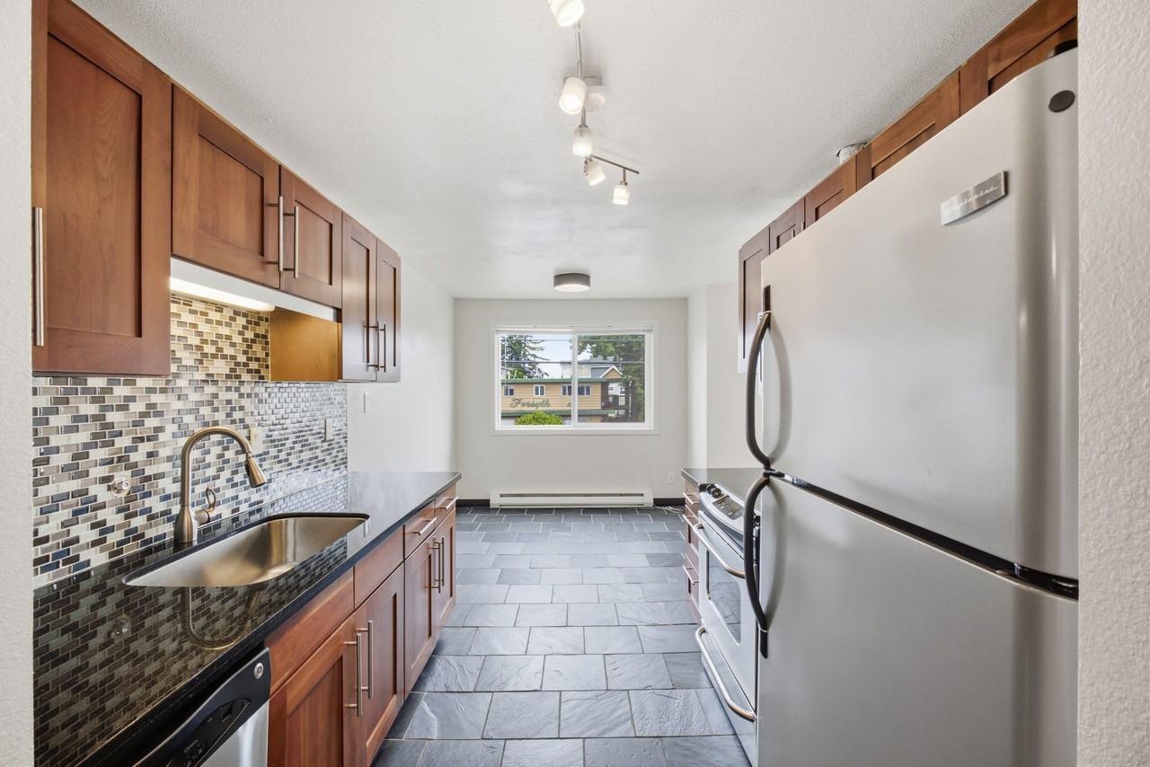 11556 Greenwood Ave N #201 - Photo 6 of 13