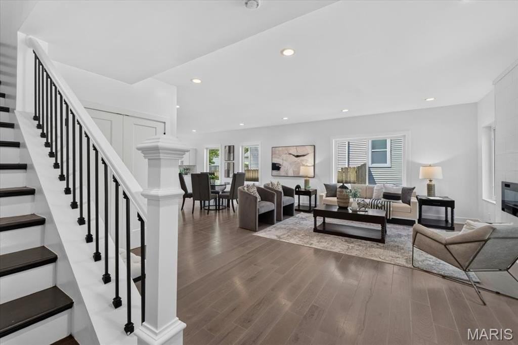 1035 Blendon Pl - Photo 4 of 50