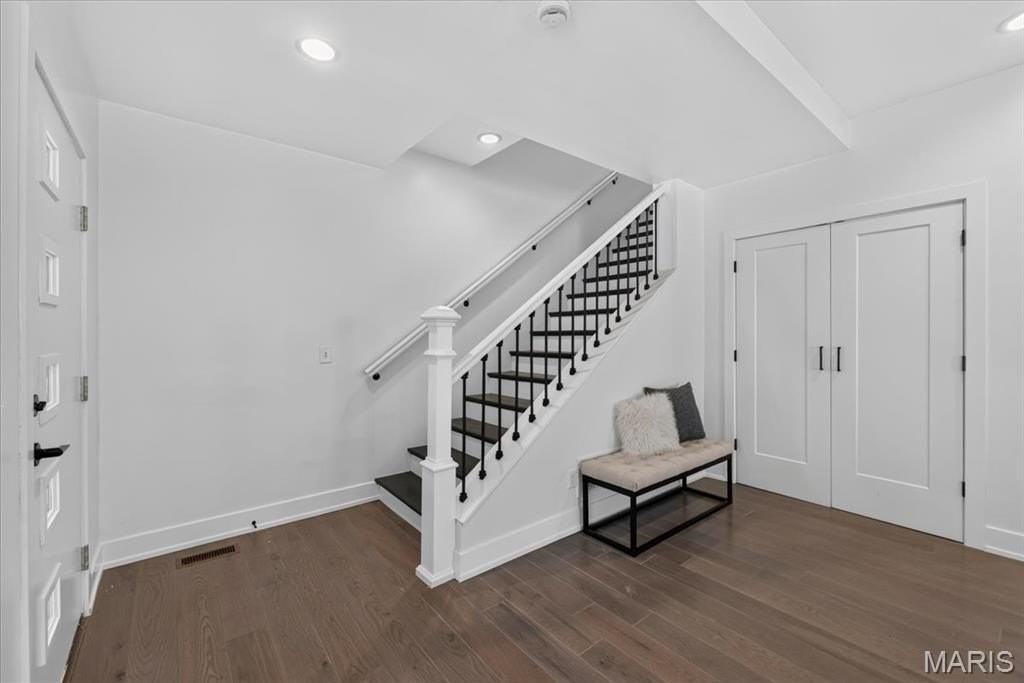 1035 Blendon Pl - Photo 5 of 50