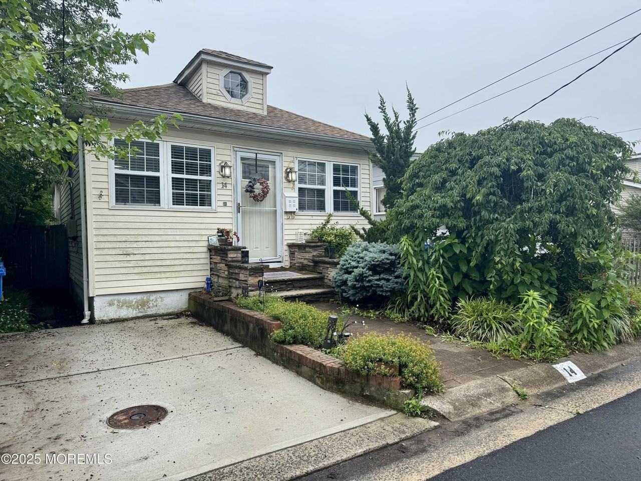 14 Sycamore Ave - Photo 2 of 25