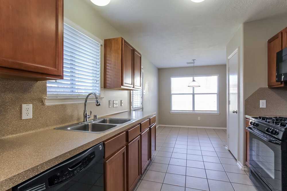 4339 Plumeria Ave - Photo 6 of 16