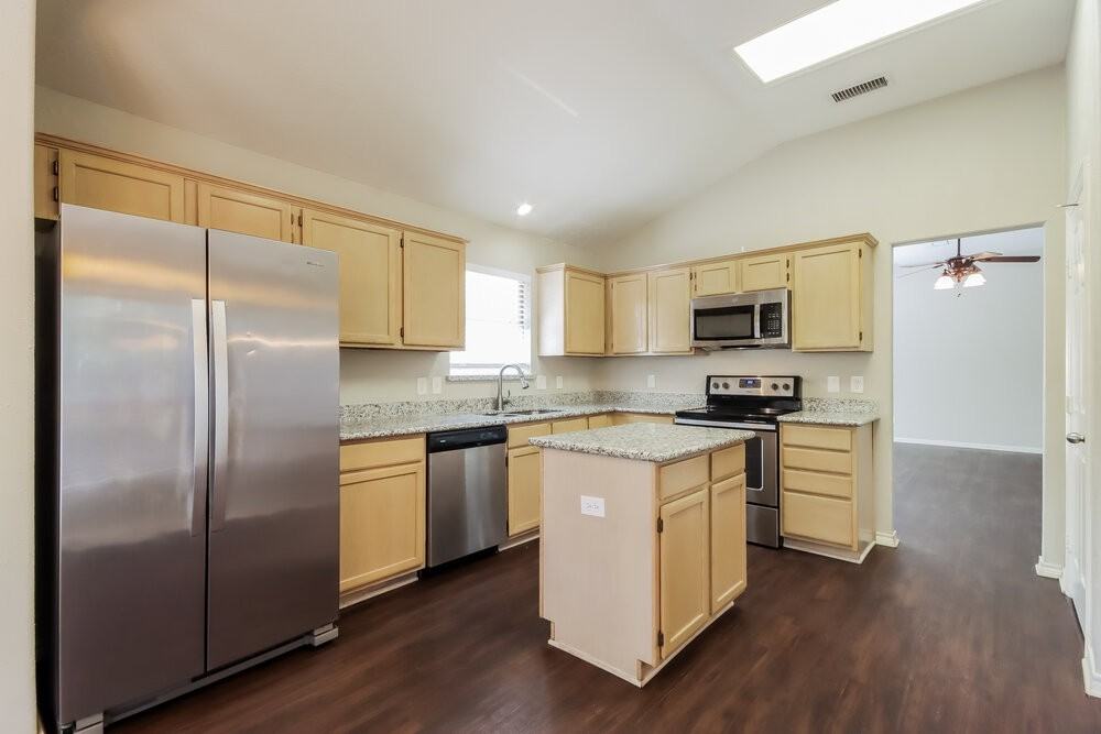 20722 Lake Park Trl - Photo 7 of 16