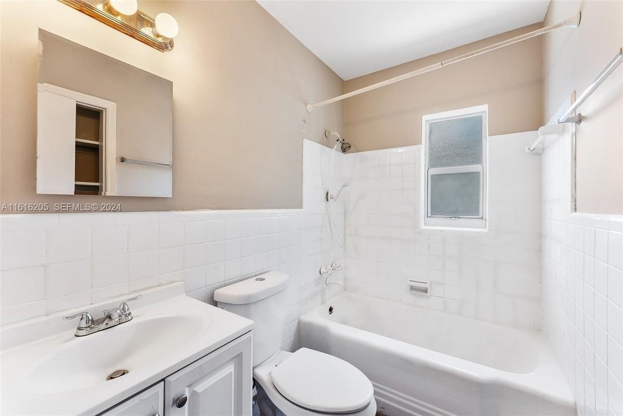 1142 Ne 15th Ave #B - Photo 6 of 11