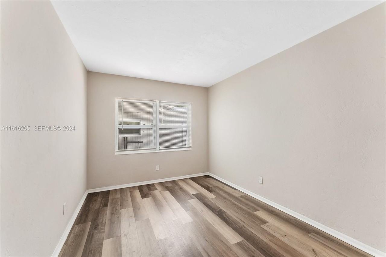 1142 Ne 15th Ave #B - Photo 7 of 11