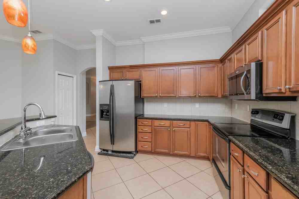 5403 Kirkshire Ln - Photo 6 of 16