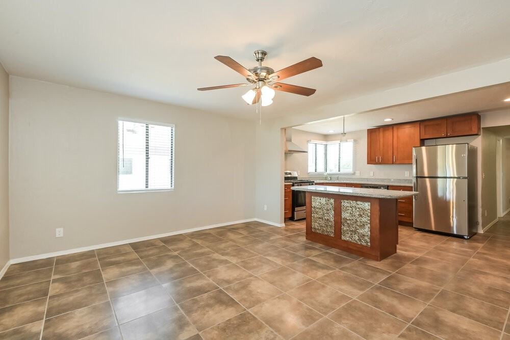 1018 N Columbus Blvd - Photo 3 of 16
