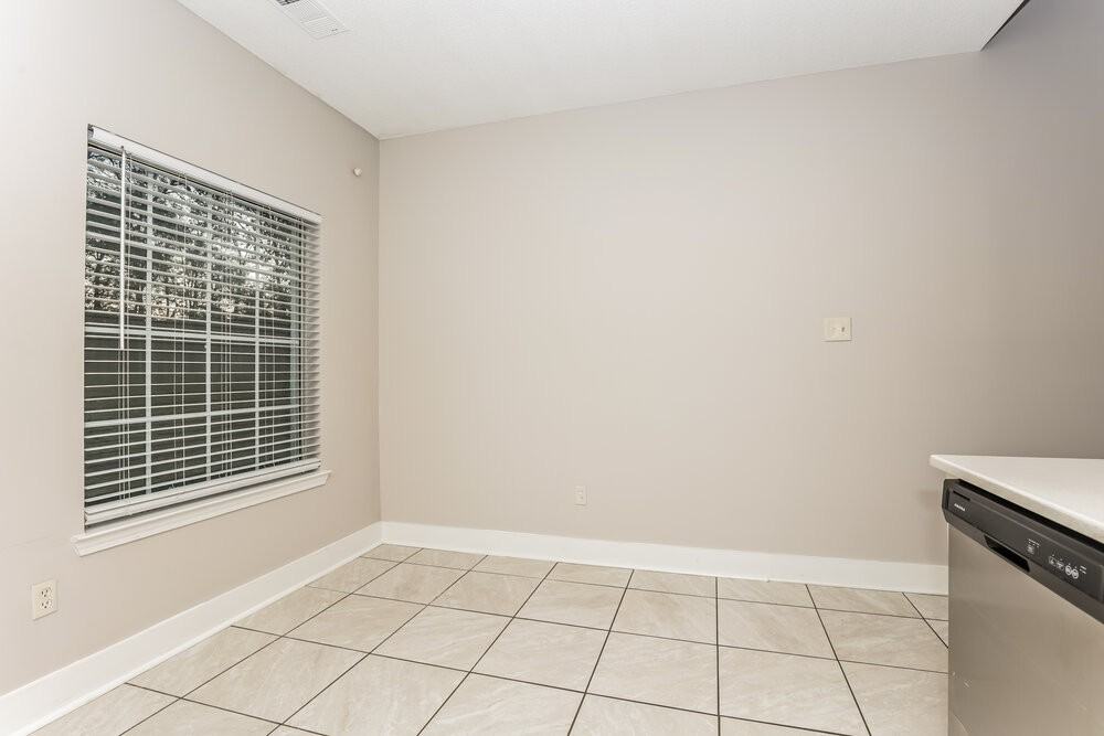 75 Susanne Dr - Photo 6 of 16