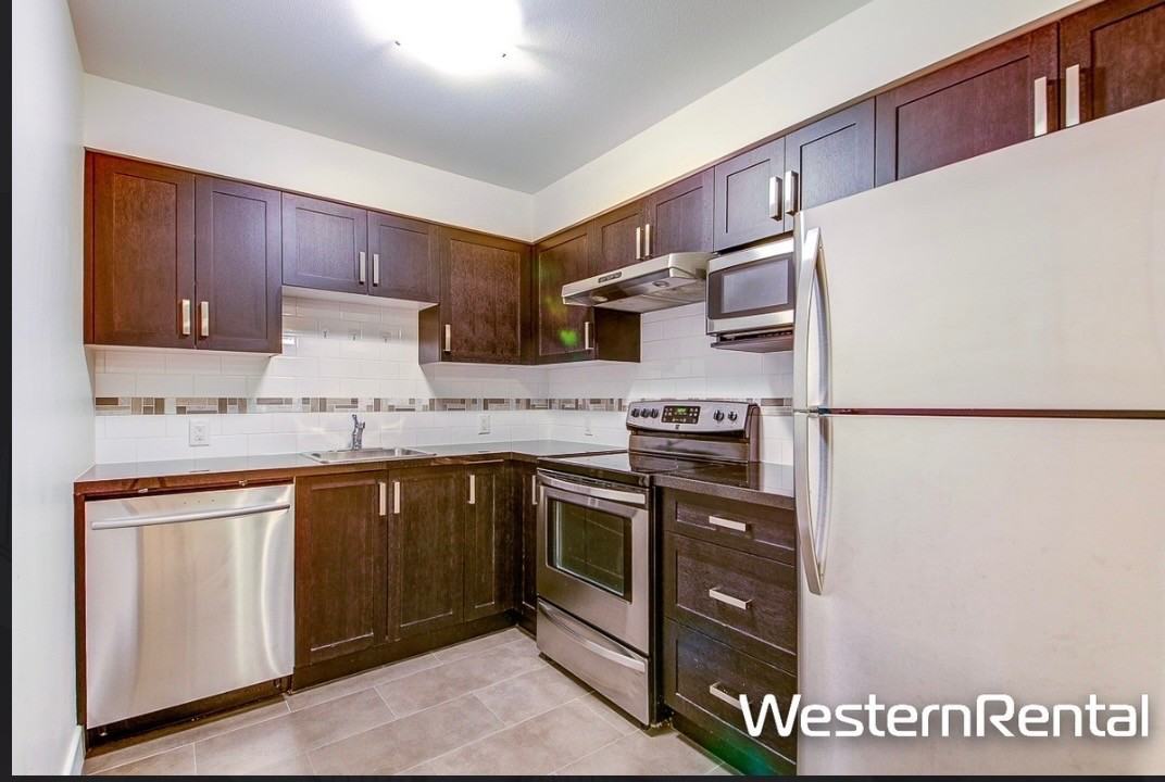 3491 Bishop Place - Photo 3 of 11