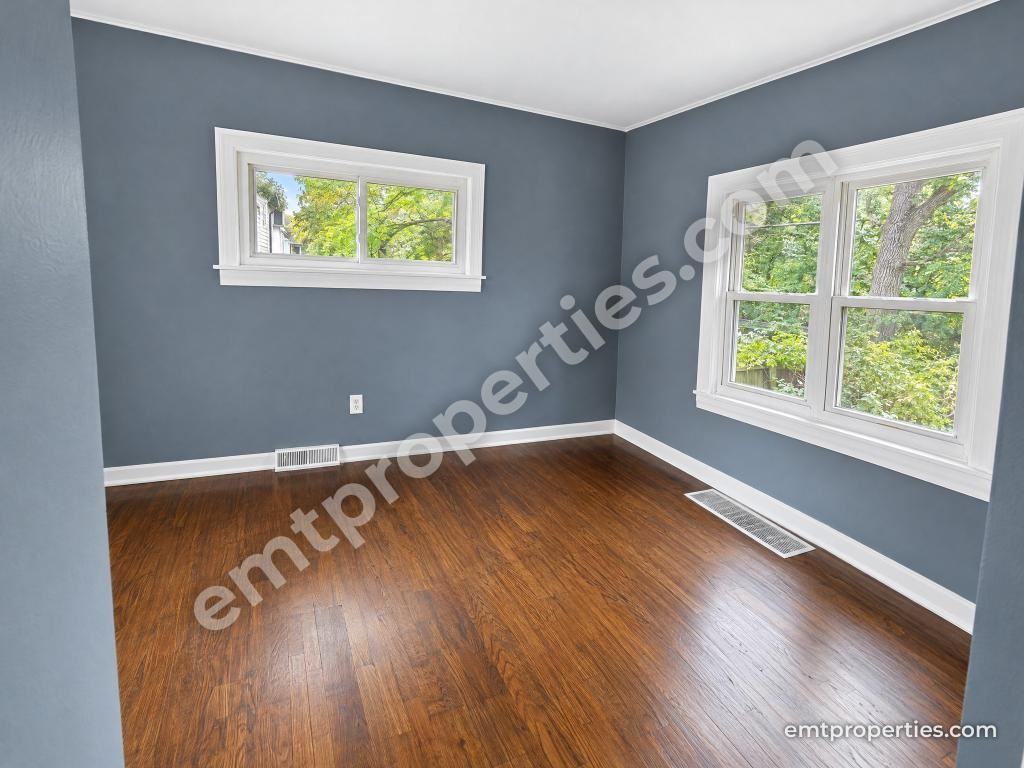 1119 E River St - Photo 4 of 11