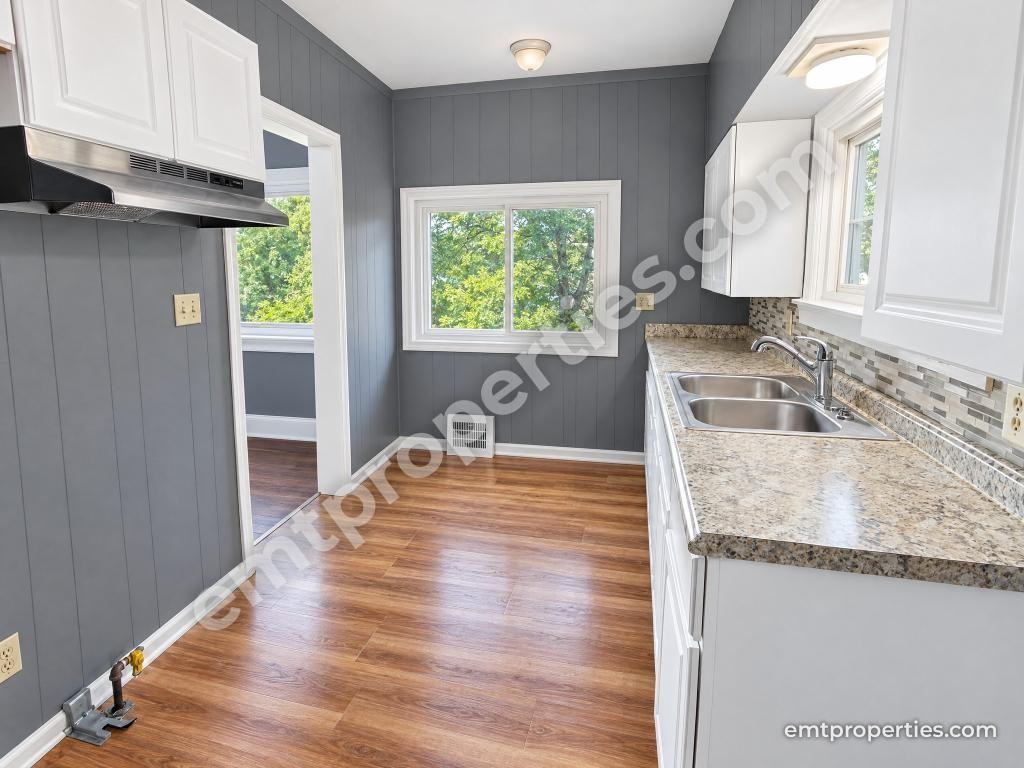 1119 E River St - Photo 7 of 11