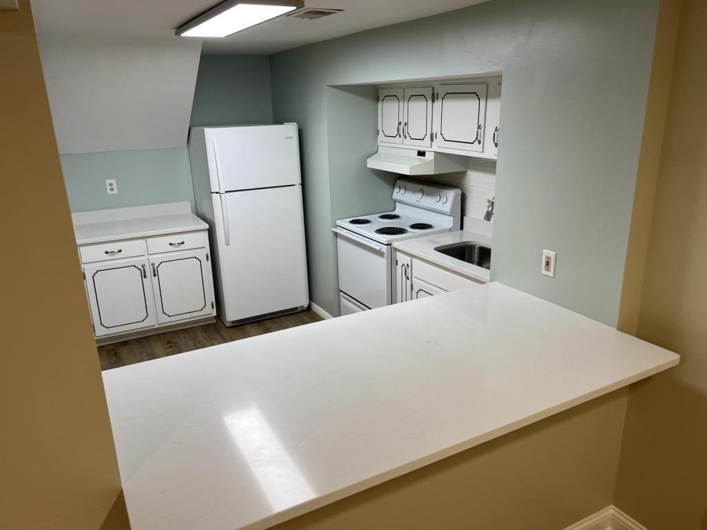 1320 Barret Ave - Photo 7 of 30