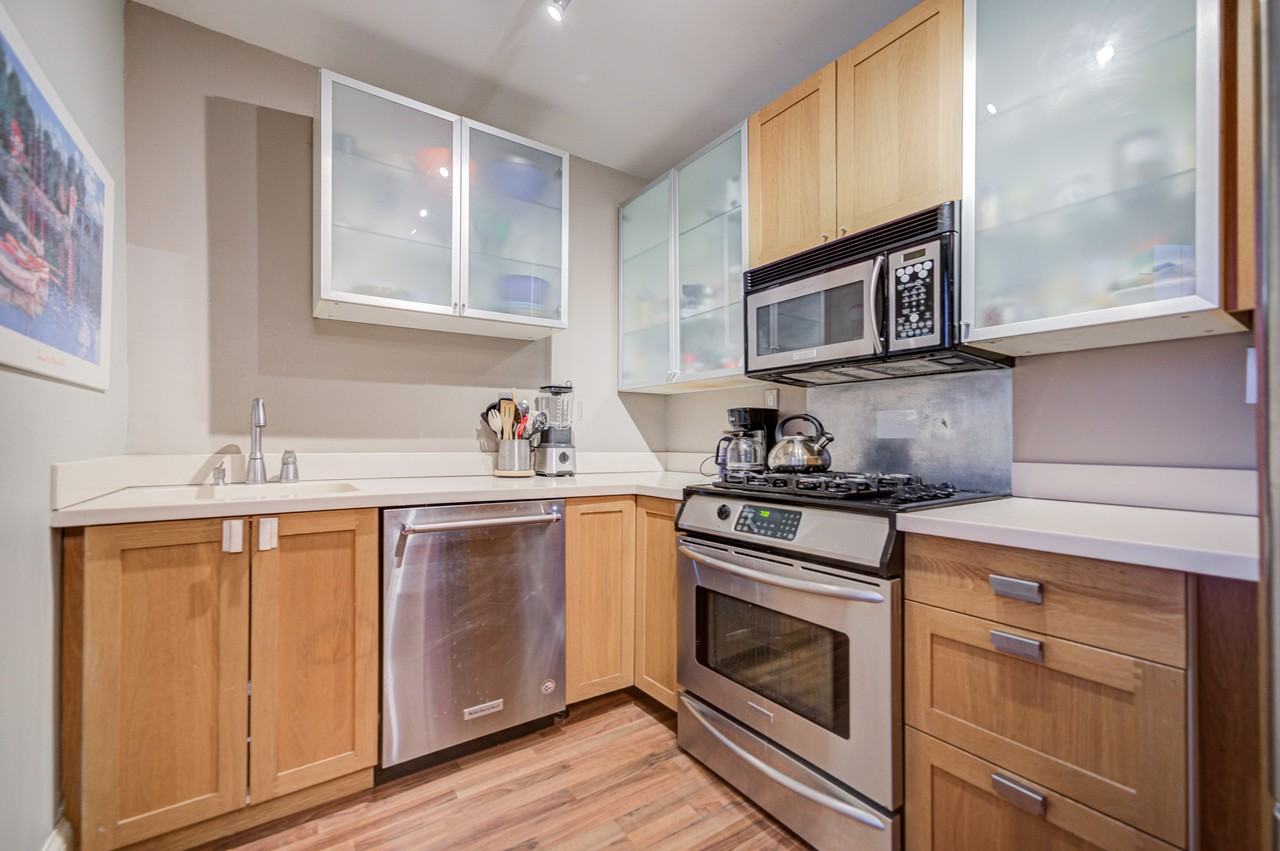 Bathurst St & College St #3 - Photo 2 of 17