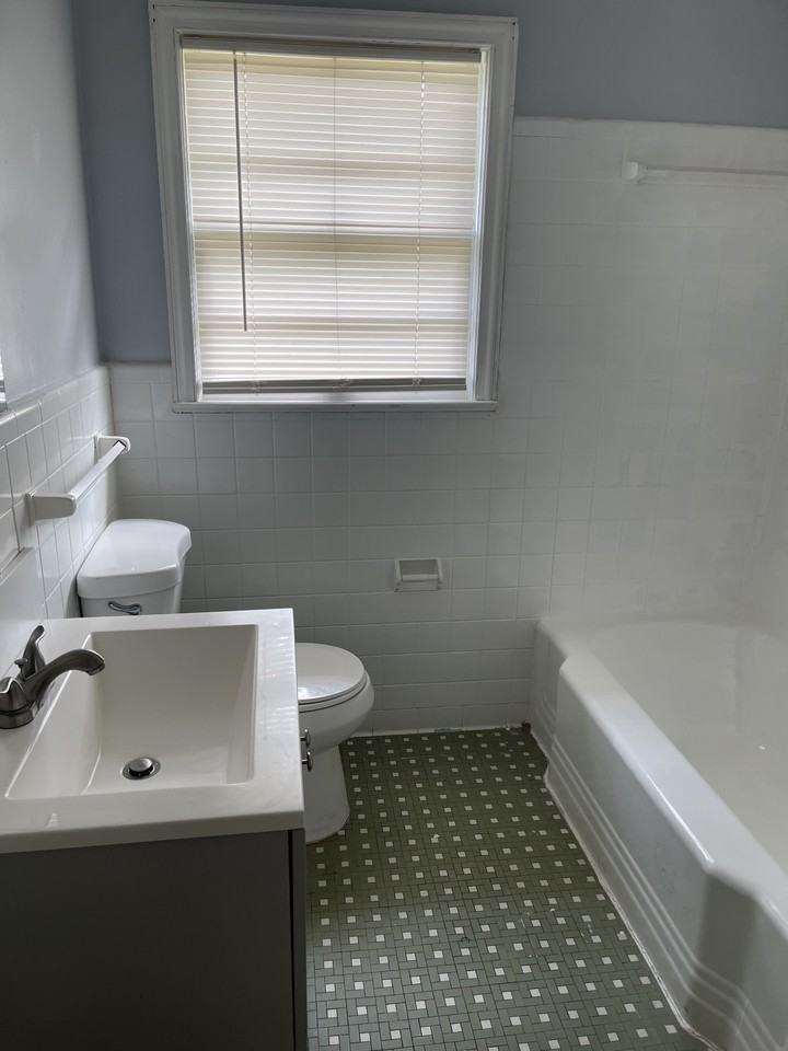 1000 5th Ave #1000A - Photo 2 of 10