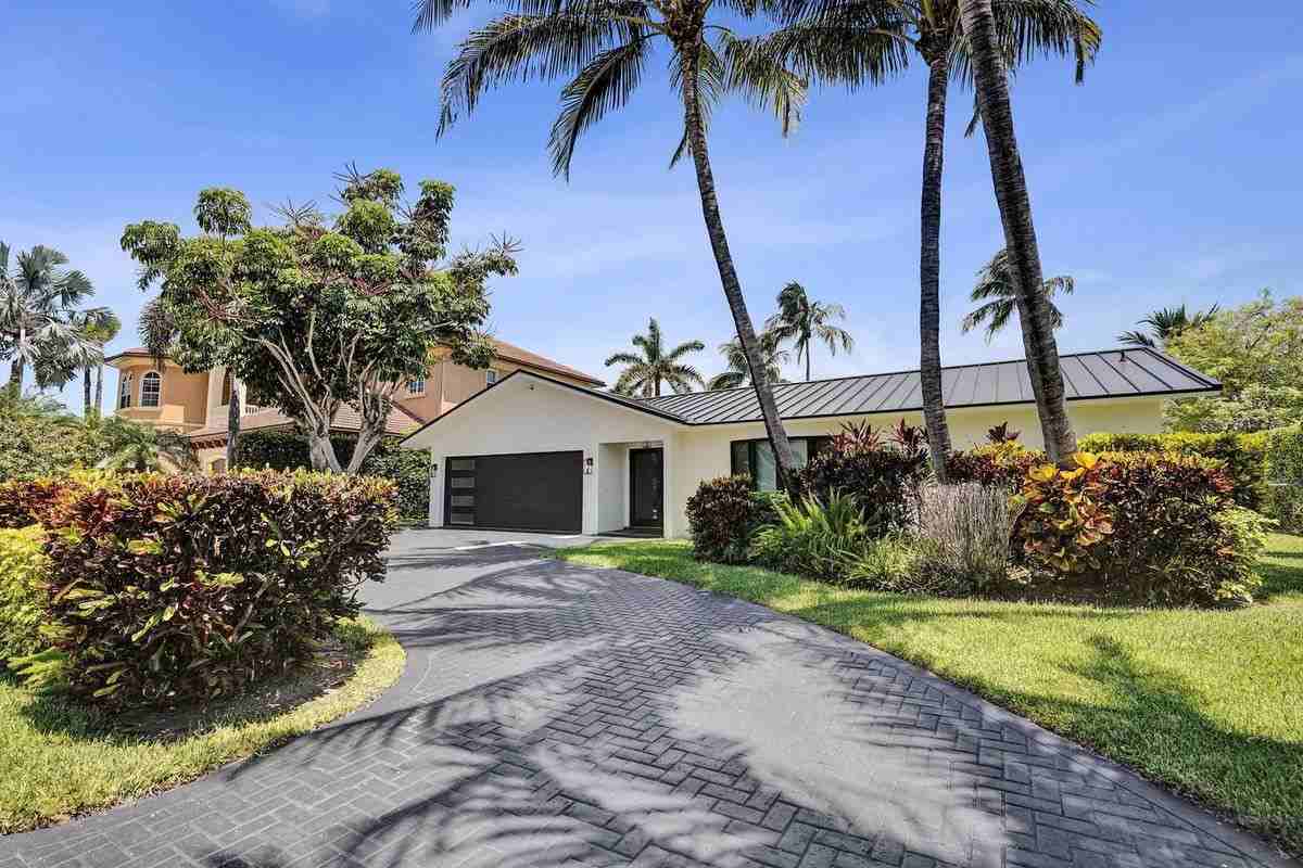 933 Banyan Dr - Photo 4 of 5