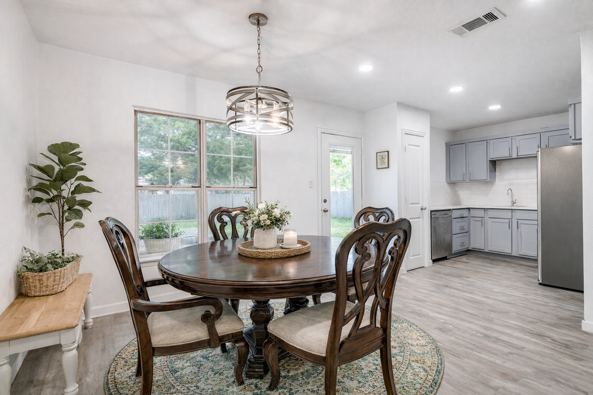 2427 Tolosa Dr - Photo 3 of 9