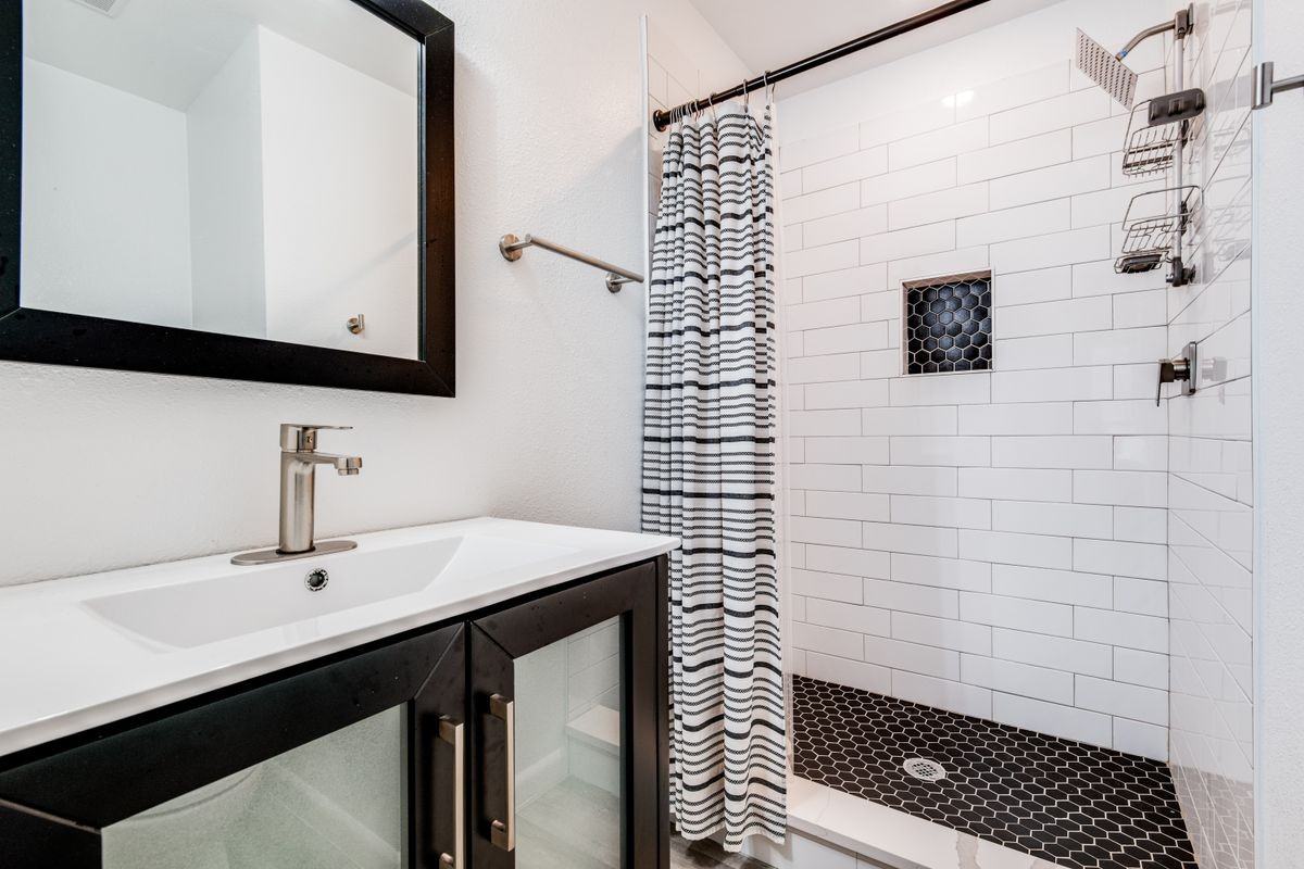 2427 Tolosa Dr - Photo 6 of 9