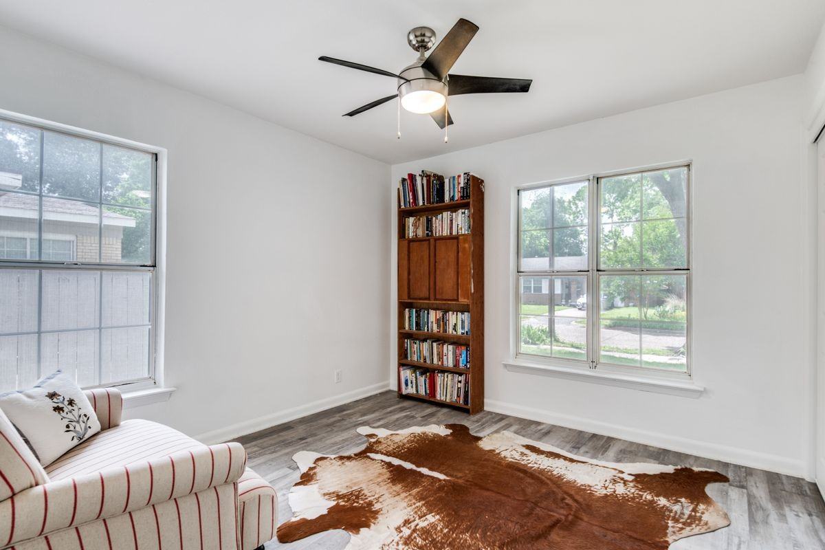 2427 Tolosa Dr - Photo 7 of 9