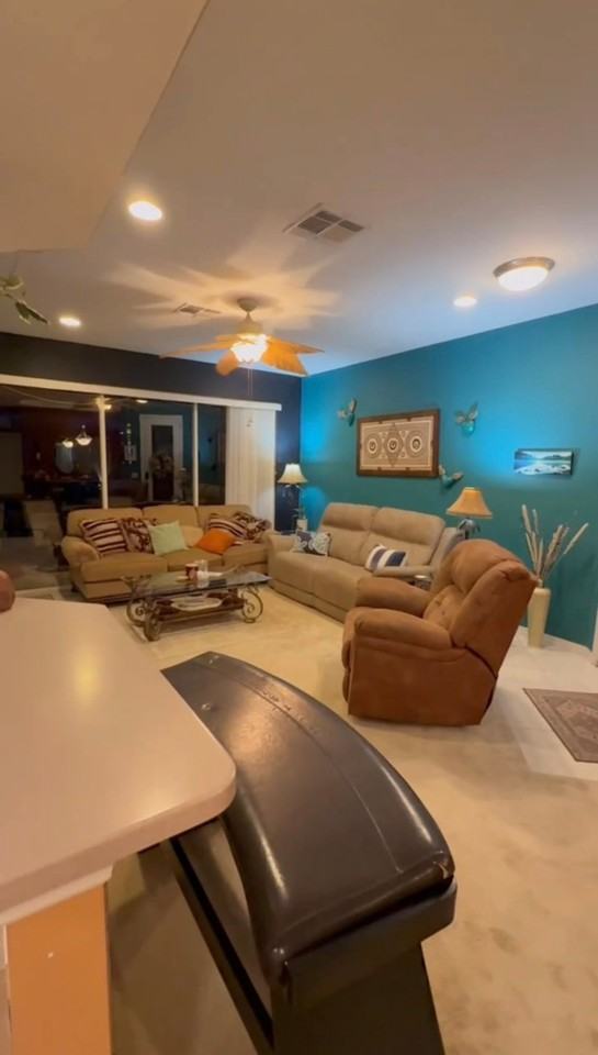 21129 Diamonte Dr - Photo 5 of 10
