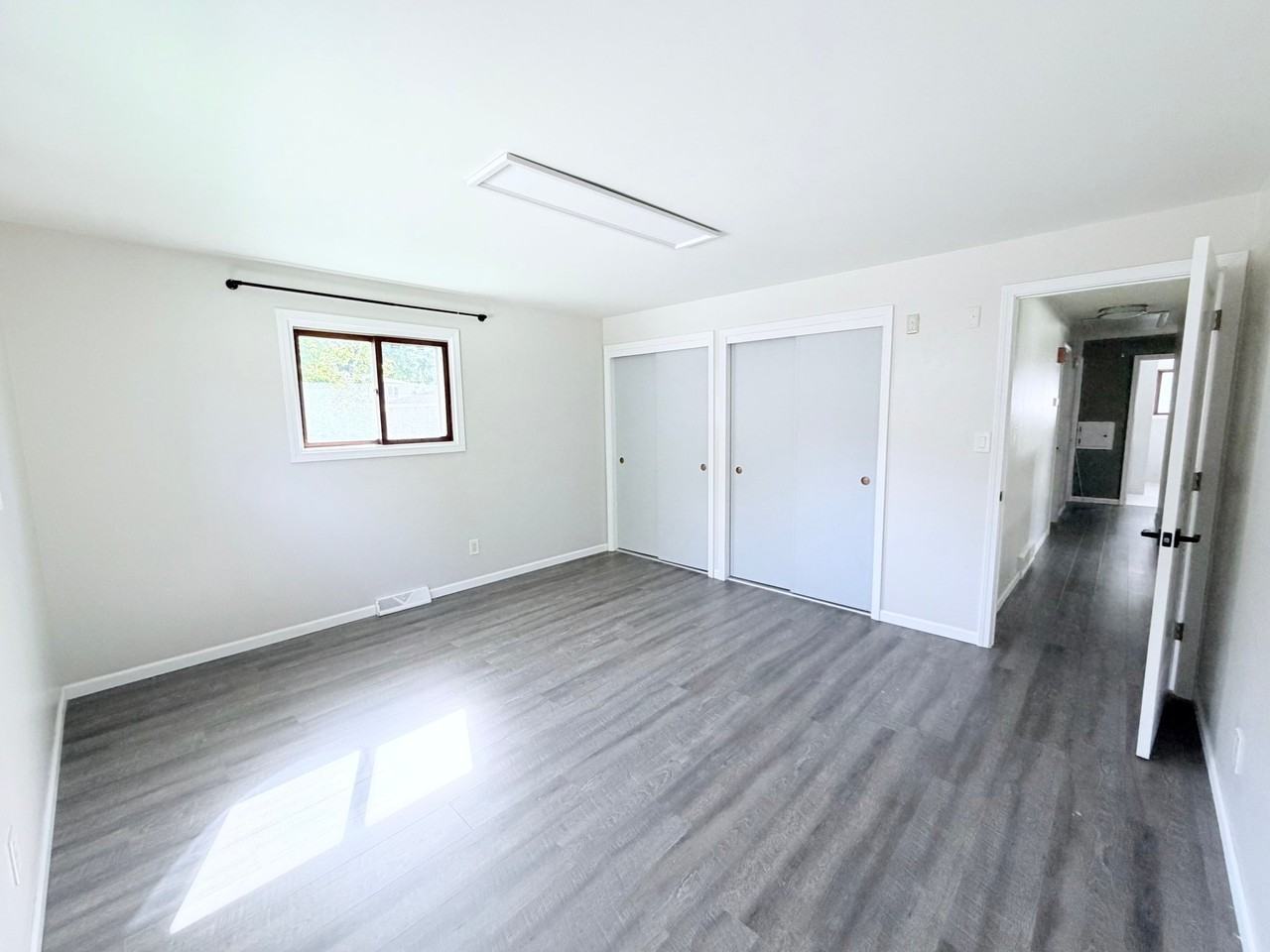 W67N434 Grant Ave - Photo 5 of 21