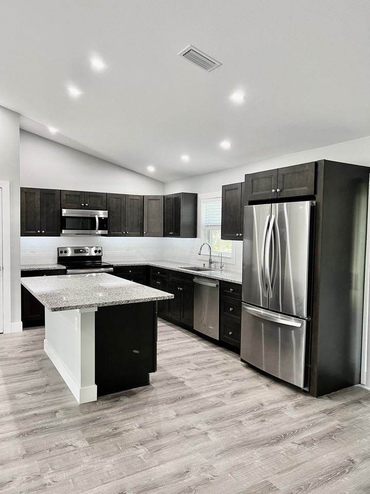 2404 Stagnaro Rd - Photo 2 of 14
