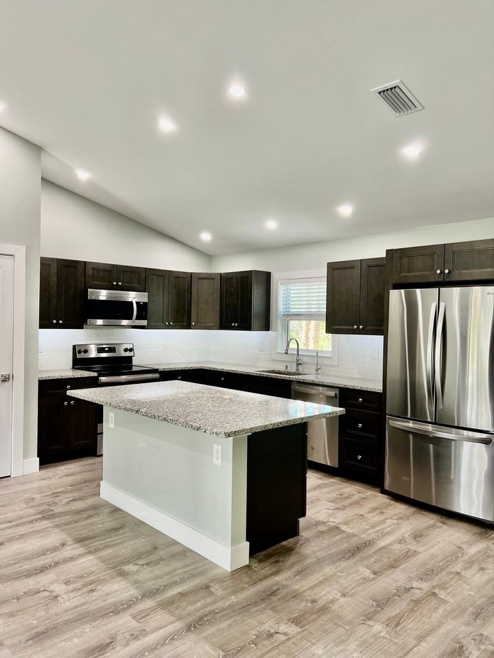 2404 Stagnaro Rd - Photo 3 of 14