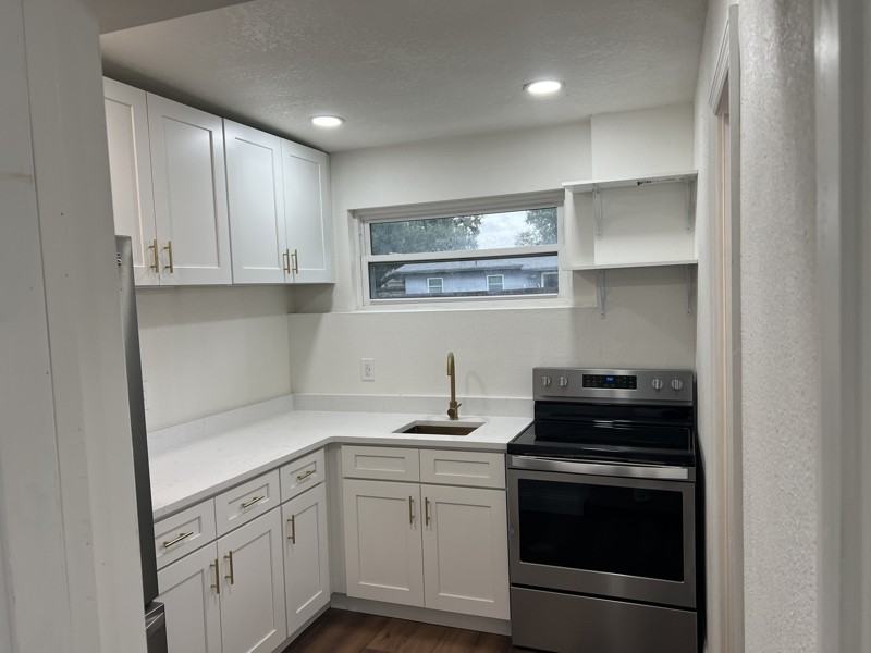 805 Ridgefield Ave