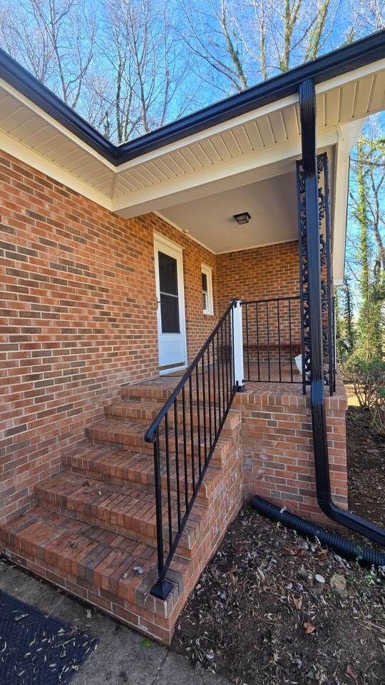 6303 Stockbridge Ct - Photo 3 of 18
