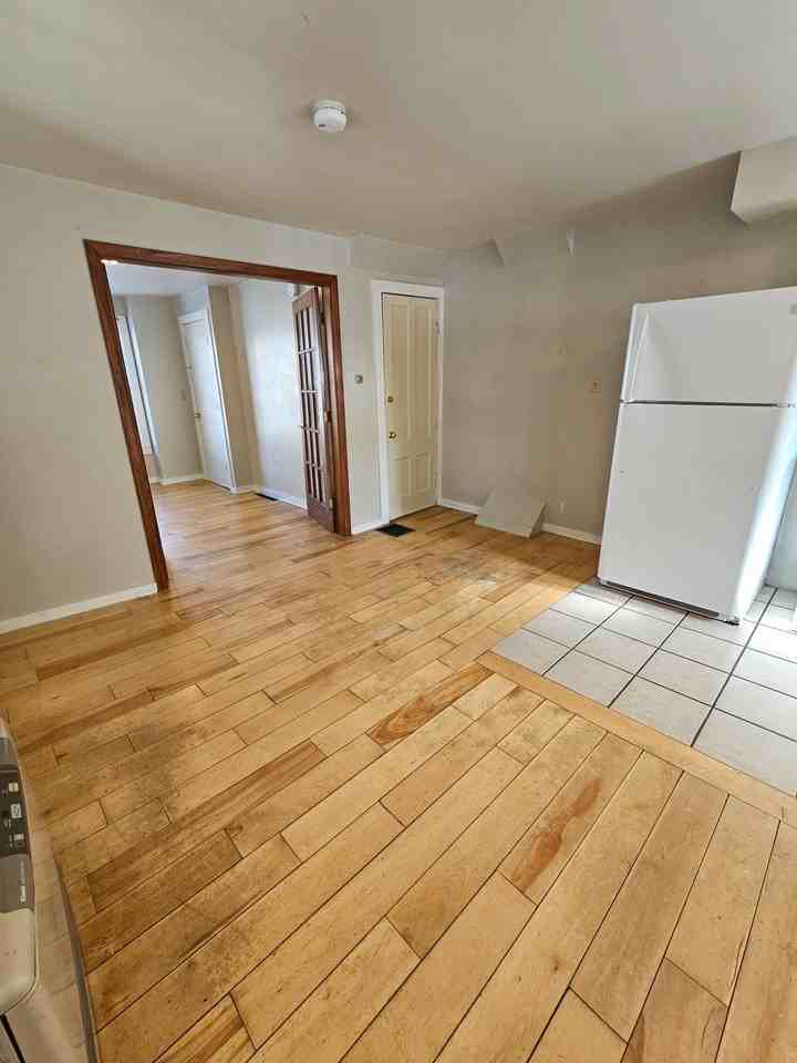 154 N Seminary St #3 - Photo 6 of 8
