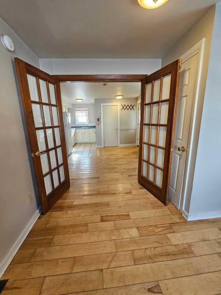 154 N Seminary St #3 - Photo 7 of 8