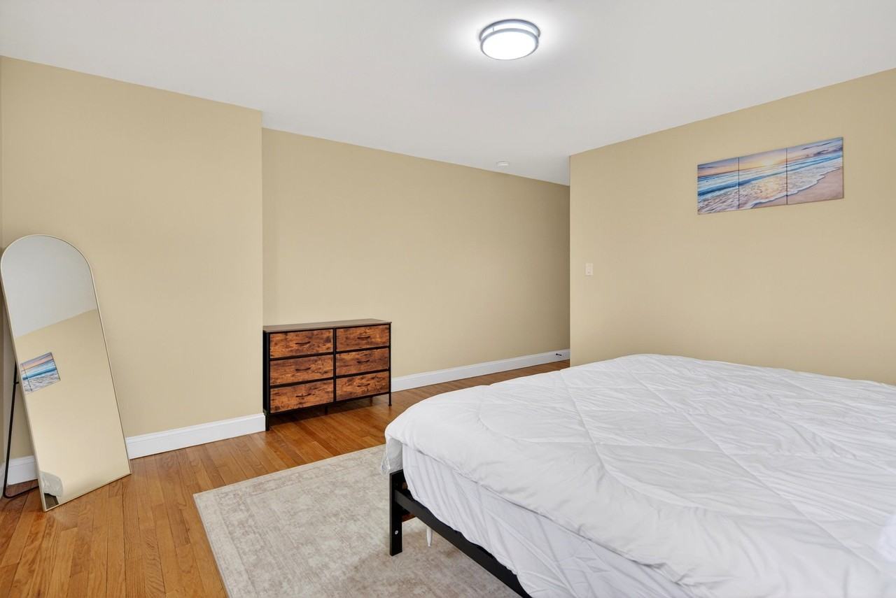 44 Fullerton St - Photo 2 of 6