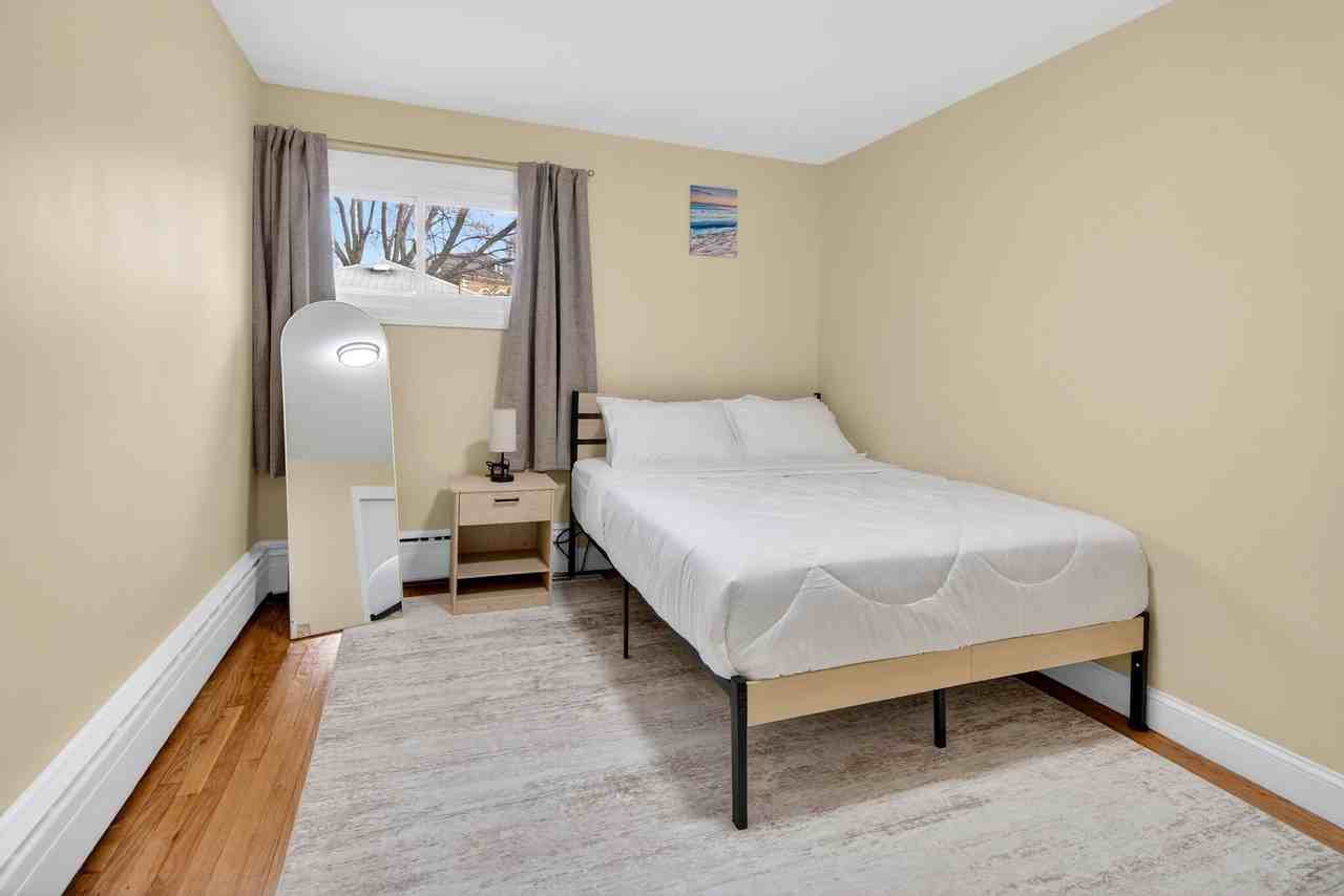 44 Fullerton St - Photo 3 of 6