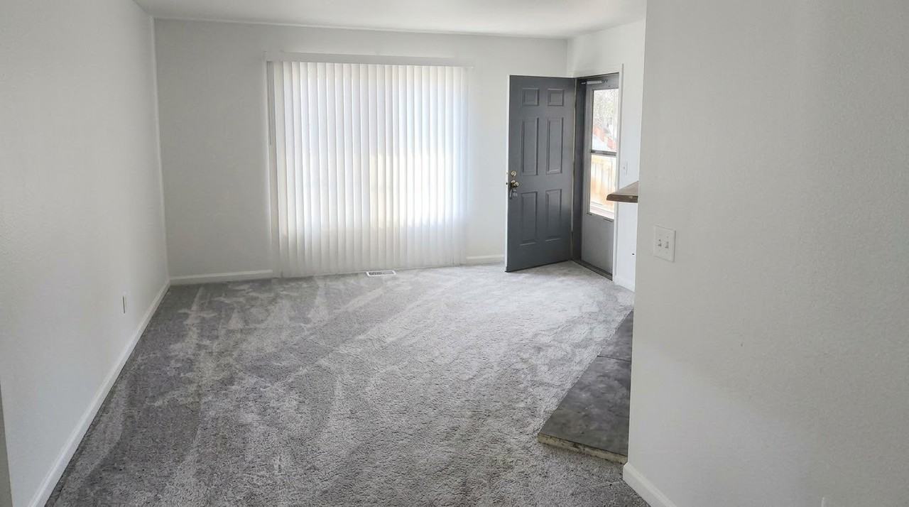 165 S Sable Blvd #R20 - Photo 2 of 12