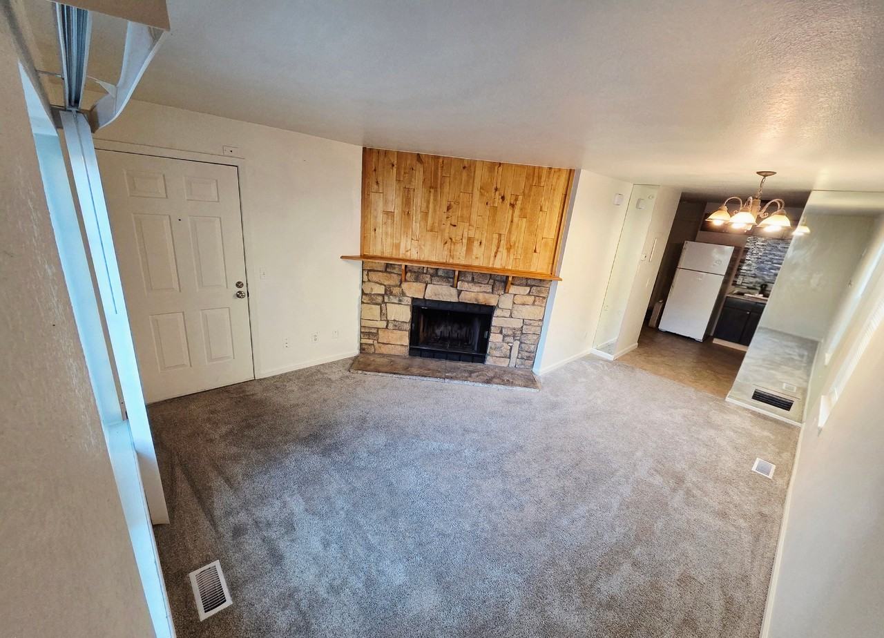 165 S Sable Blvd #R20 - Photo 3 of 12