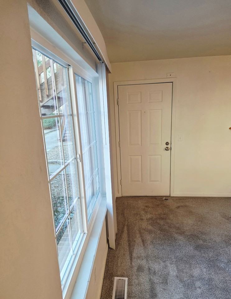 165 S Sable Blvd #R20 - Photo 4 of 12