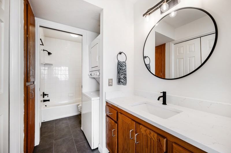 480 N Wall St #C203 - Photo 3 of 17