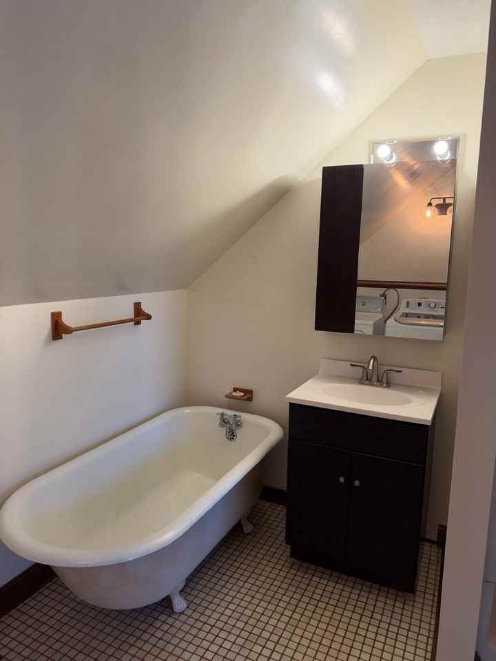37 Chase St #3 - Photo 4 of 10