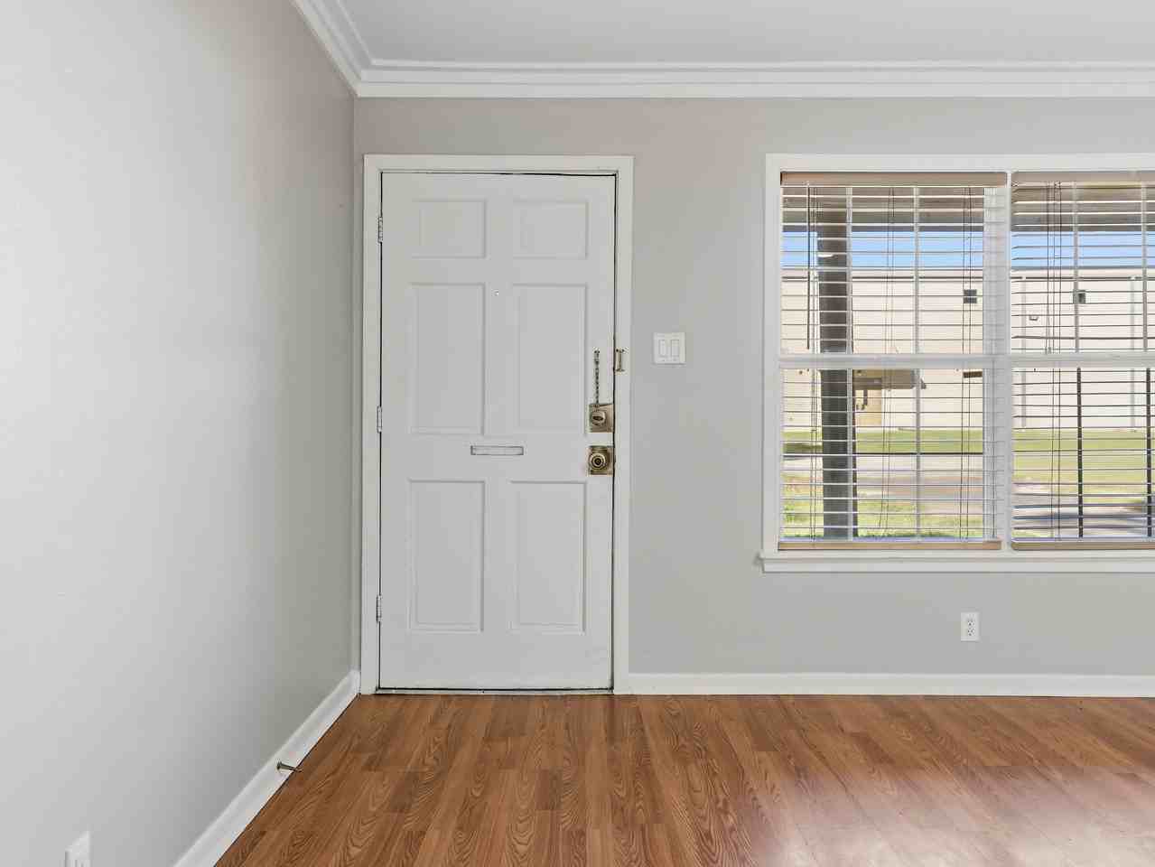 365 Eldridge Dr - Photo 5 of 31