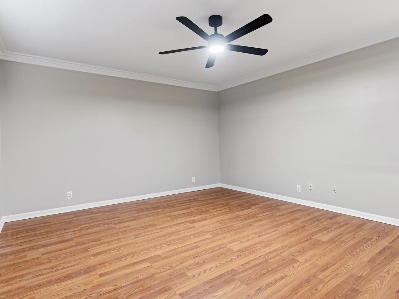 365 Eldridge Dr - Photo 7 of 31