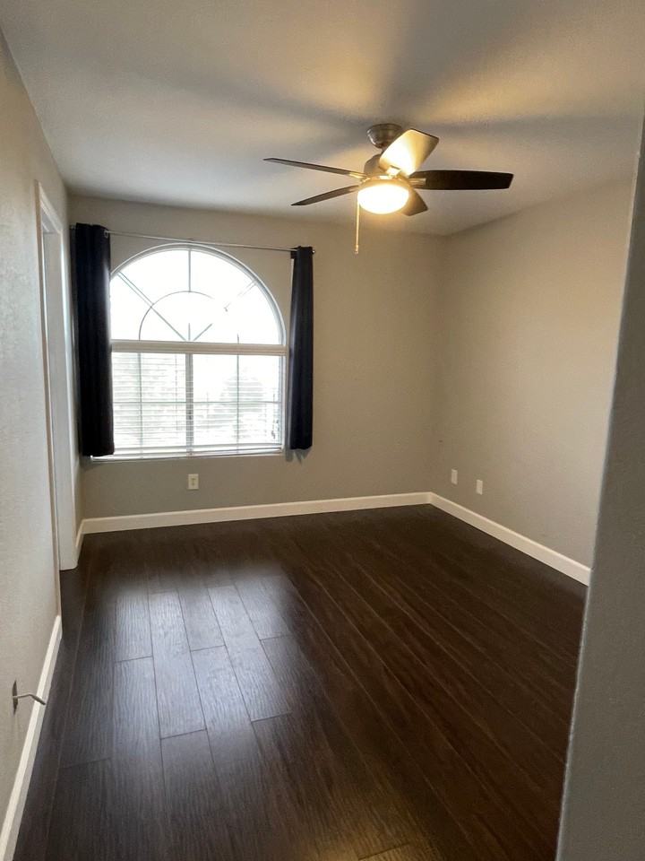 2476 Swan Ridge Ave - Photo 4 of 20