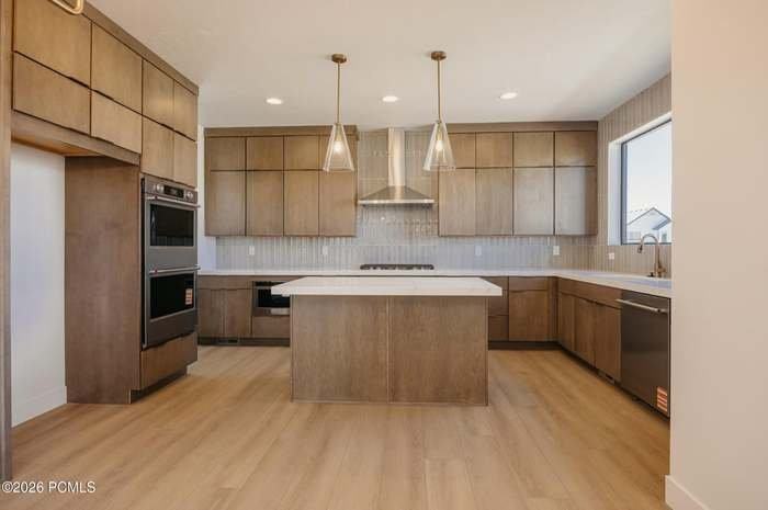 944 S Cloverfield Ct - Photo 2 of 16